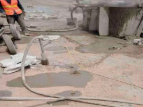 红旗水泥混凝土路面板底注浆技术 路面脱空注浆整治方案