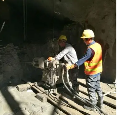 红旗水下抗分散灌浆料特点 水下不分散注浆料介绍